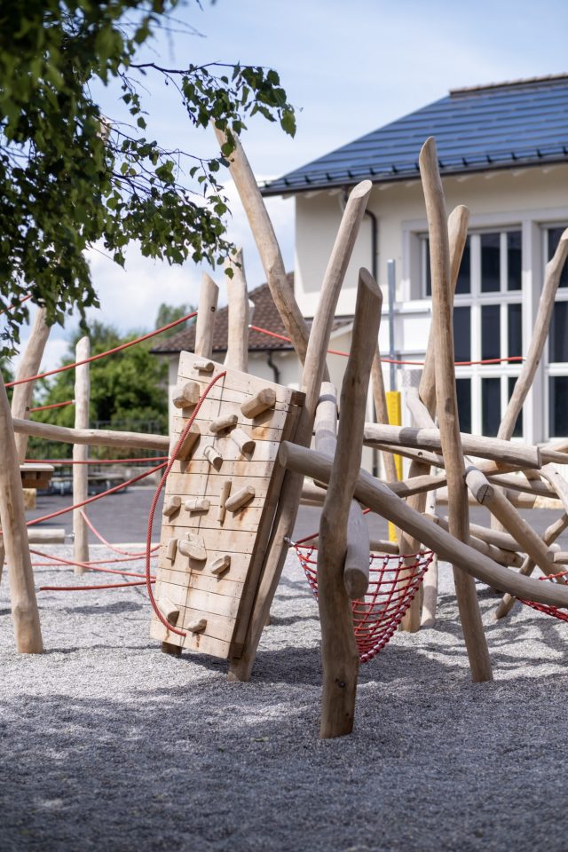 Binningen Schulhaus Nausatz